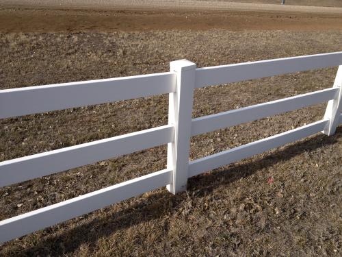 3 rail vinyl fence in Hoskins, NE.